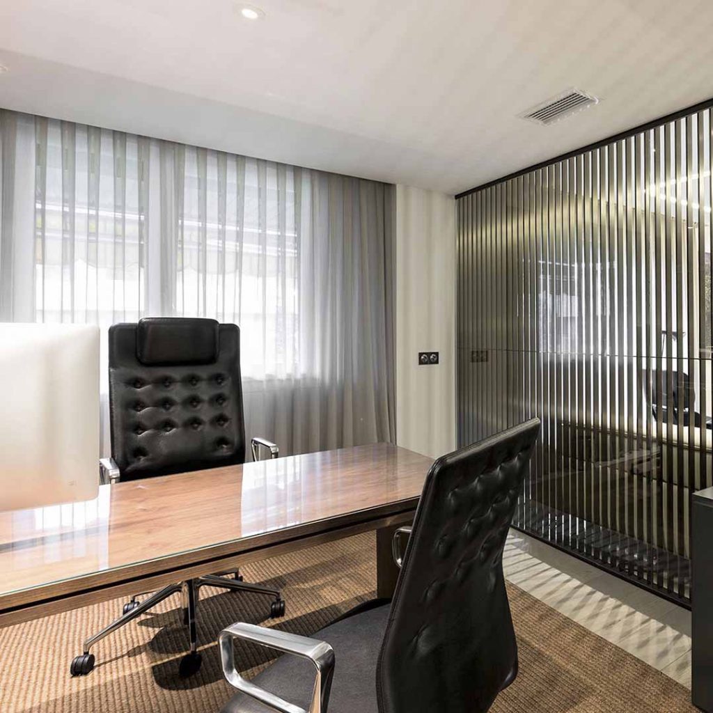 Dos tipos de cortinas diferentes en el mismo espacio, Cortinas para oficinas, cortinas verticales a medida, cortinas grises, cortinas de tela, diseño de cortinas personalizado, Como hacer cortinas para salón, Como hacer cortinas para porches, Como hacer cortinas para terrazas exteriores, Como hacer cortinas para puertas, Cortinas para oficinas modernas, Cortinas para oficinas verticales, Cortinas para oficinas pequeñas, Cortinas oficinas, Como hacer cortinas para oficina, Elegir cortinas para salón, Consejos para poner cortinas, Poner cortinas o no, Donde arreglar cortinas, Persianas oficinas, Cortinas oficina lamas, Que cortinas poner en el salón, Cortinas para ventanas de oficinas, Cortinas para office cocina, Cortinas para oficinas pequeñas, Estores cortinas para oficinas, Cortinas para porche, Cortinas para oficinas ejecutivas, Cortinas black out para oficinas, Cortinas para ventanas de oficinas, Cortinas y persianas para oficinas, Cortinas para oficinas horizontales, Cortinas para oficinas imágenes, Cortinas para oficinas precios, Cortinas para oficinas venecianas, cortinas verticales, Como hacer cortinas para salón, Como hacer cortinas para porches, Como hacer cortinas para terrazas exteriores, Como hacer cortinas para puertas, Cortinas para oficinas modernas, Cortinas para oficinas verticales, Cortinas para oficinas pequeñas, Cortinas oficinas, Como hacer cortinas para oficina, Elegir cortinas para salón, Consejos para poner cortinas, Poner cortinas o no, Donde arreglar cortinas, Persianas oficinas, Cortinas oficina lamas, Que cortinas poner en el salón, Cortinas para ventanas de oficinas, Cortinas para office cocina, Cortinas para oficinas pequeñas, Estores cortinas para oficinas, Cortinas para porche, Cortinas para oficinas ejecutivas, Cortinas black out para oficinas, Cortinas para ventanas de oficinas, Cortinas y persianas para oficinas, Cortinas para oficinas horizontales, Cortinas para oficinas imágenes, Cortinas para oficinas precios, Cortinas para oficinas venecianas