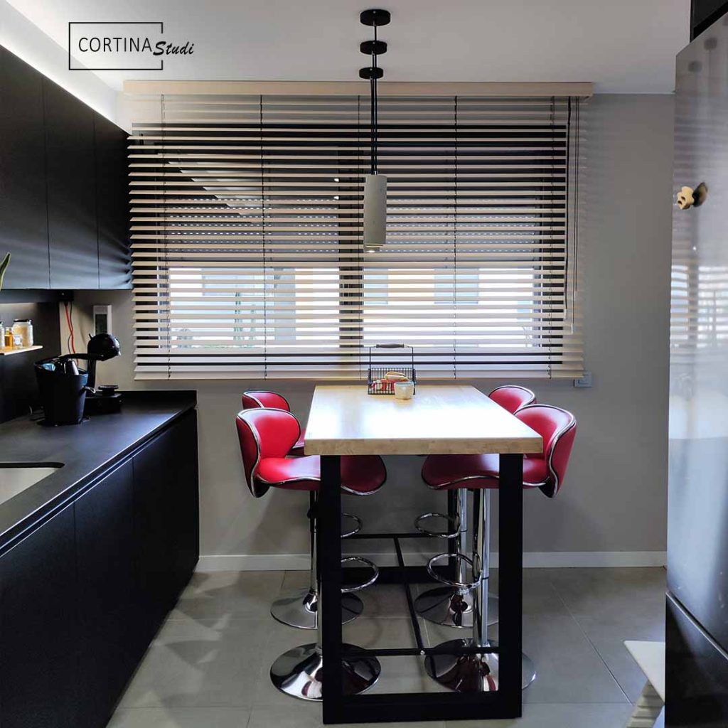 Cortinas a medida en Barcelona, cortinas venecianas, cortinas venecianas de madera, cortinas de moda, mejores cortinas a medida de Barcelona, tienda de cortinas en Barcelona, cortinas personalizadas en Barcelona, consejos para elegir bien  las cortinas, cortinas para la cocina, cortinas para cocinas modernas, cortinas para cocinas faciles de limpiar, bandalux, comprar cortinas cerca de mi, donde comprar cortinas venecianas de madera, medidas de las cortinas venecianas, cortinatecnica, ideas para elegir cortinas a medida, presupuestos de cortinas online