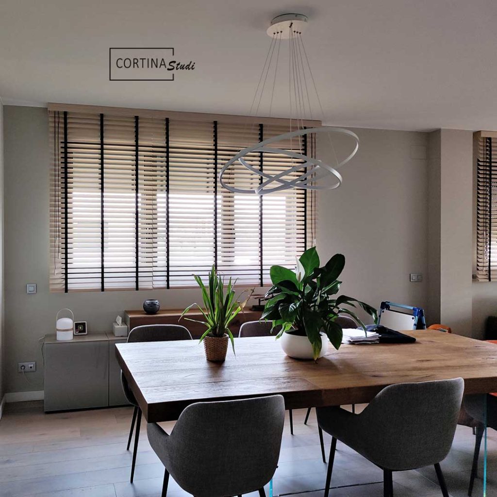 tienda de cortinas a medida en Barcelona, cortinas para el comedor, cortinas venecianas de madera, cortinas venecianas a medida, comprar cortinas venecianas, bandalux, cortinatecnica, donde comprar cortinas a medida en Barcelona, mejores cortinas a medida de Barcelona, ideas para elegir las mejores cortinas, fotos de cortinas venecianas de madera, cortinas para salon, cortinas para salones modernos, cortinas para comedores de diseño, tendencia en cortinas, instalación de cortinas a medida en Barcelona, comprar cortinas a medida cerca de mi